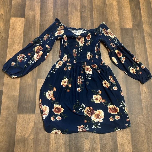 205 Collins Pink, blue and Gray Off the Shoulder Pleated Sundress - Picture 4 of 9